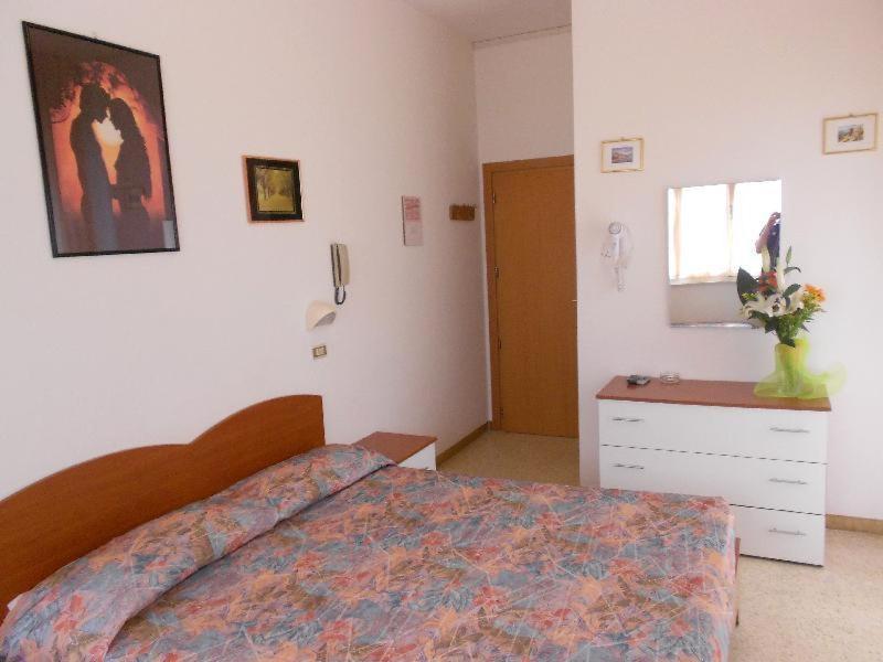 Hotel Vevey Ρίμινι Δωμάτιο φωτογραφία