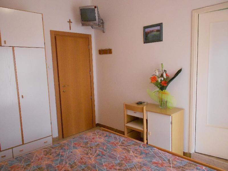 Hotel Vevey Ρίμινι Δωμάτιο φωτογραφία