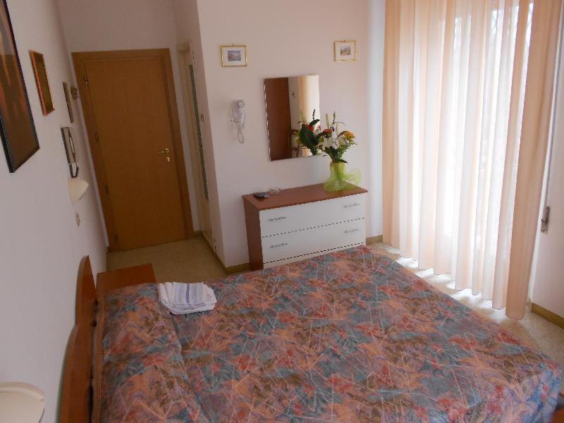 Hotel Vevey Ρίμινι Δωμάτιο φωτογραφία
